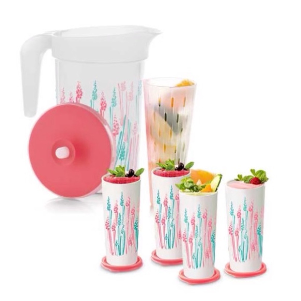Vintage Tupperware Set  Pitcher 3.8 Liter & 4 Tumblers  Wheat Design